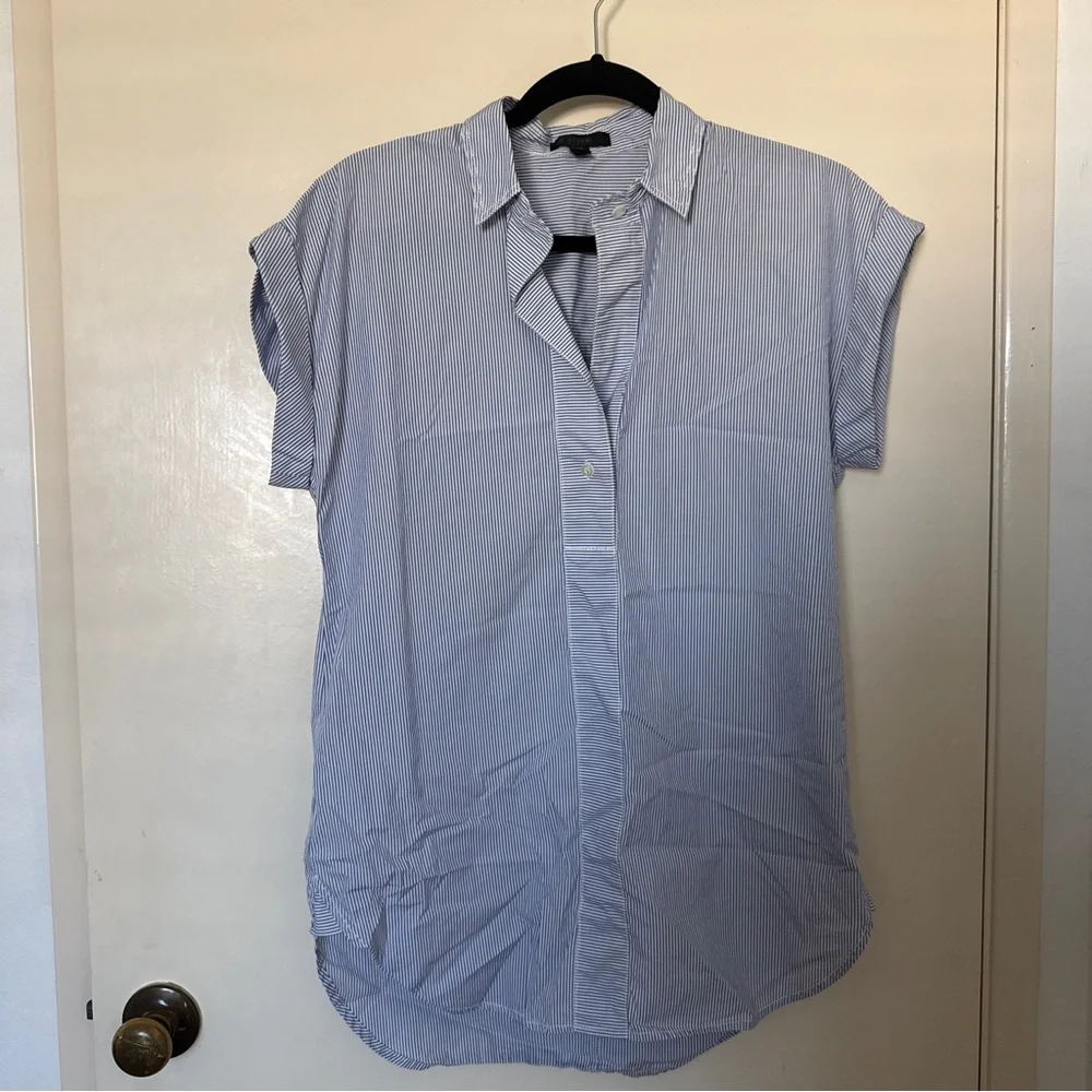 J.crew women’s Short Sleeve popover top in blue stripe size 4 Tall
